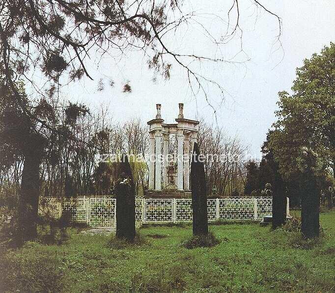 A Kölcsey-síremlék a felújítás előtti években